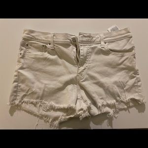 levi’s white jean shorts